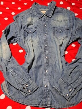 Arizona Jean Company Light Blue Denim Button-Up Shirt